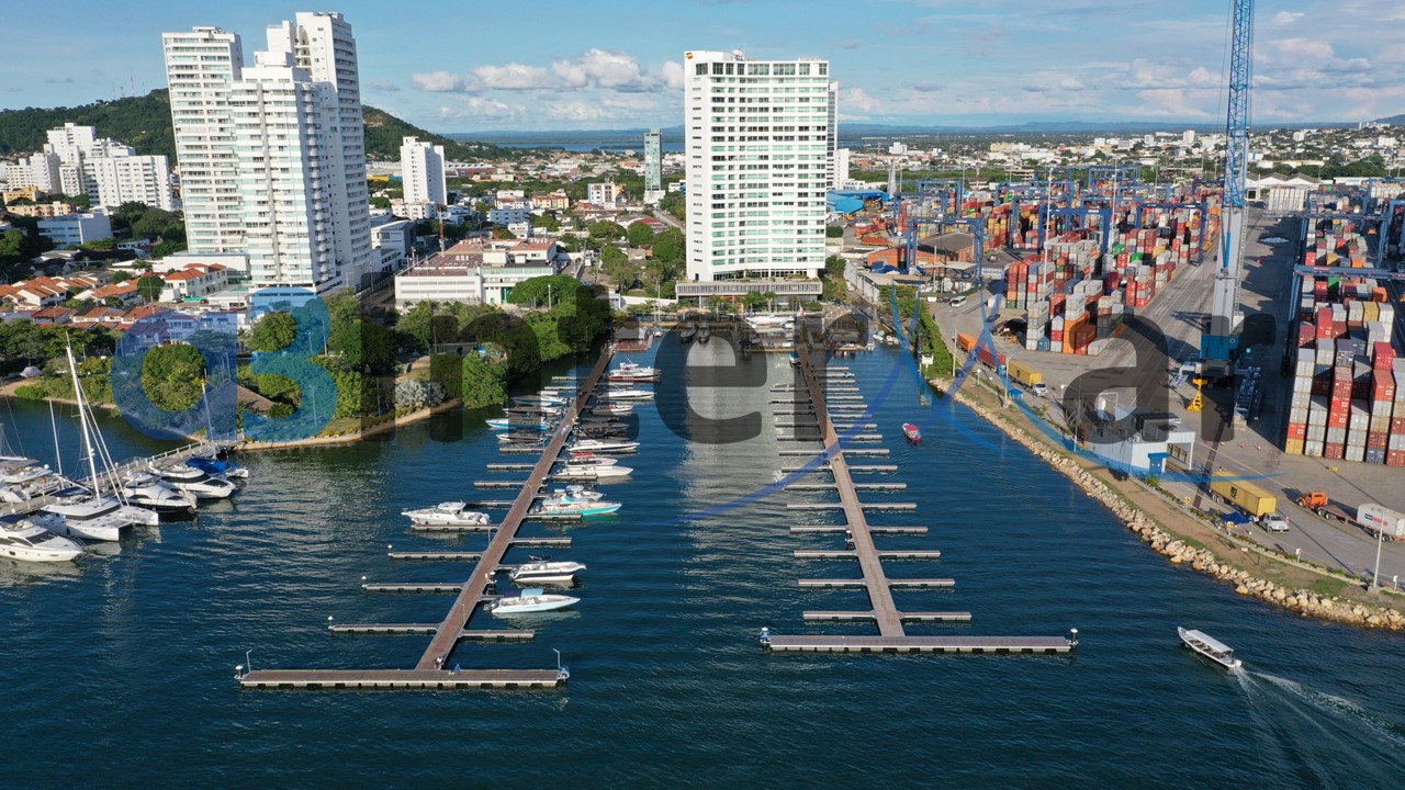 "Santa Cruz Eduardoño" marina Docks